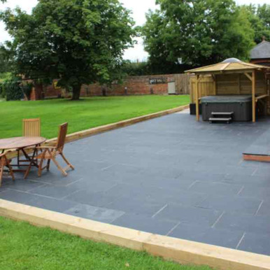 Further photograph of Carbon Black Natural Paving 600 x 600mm (2.7/m?)