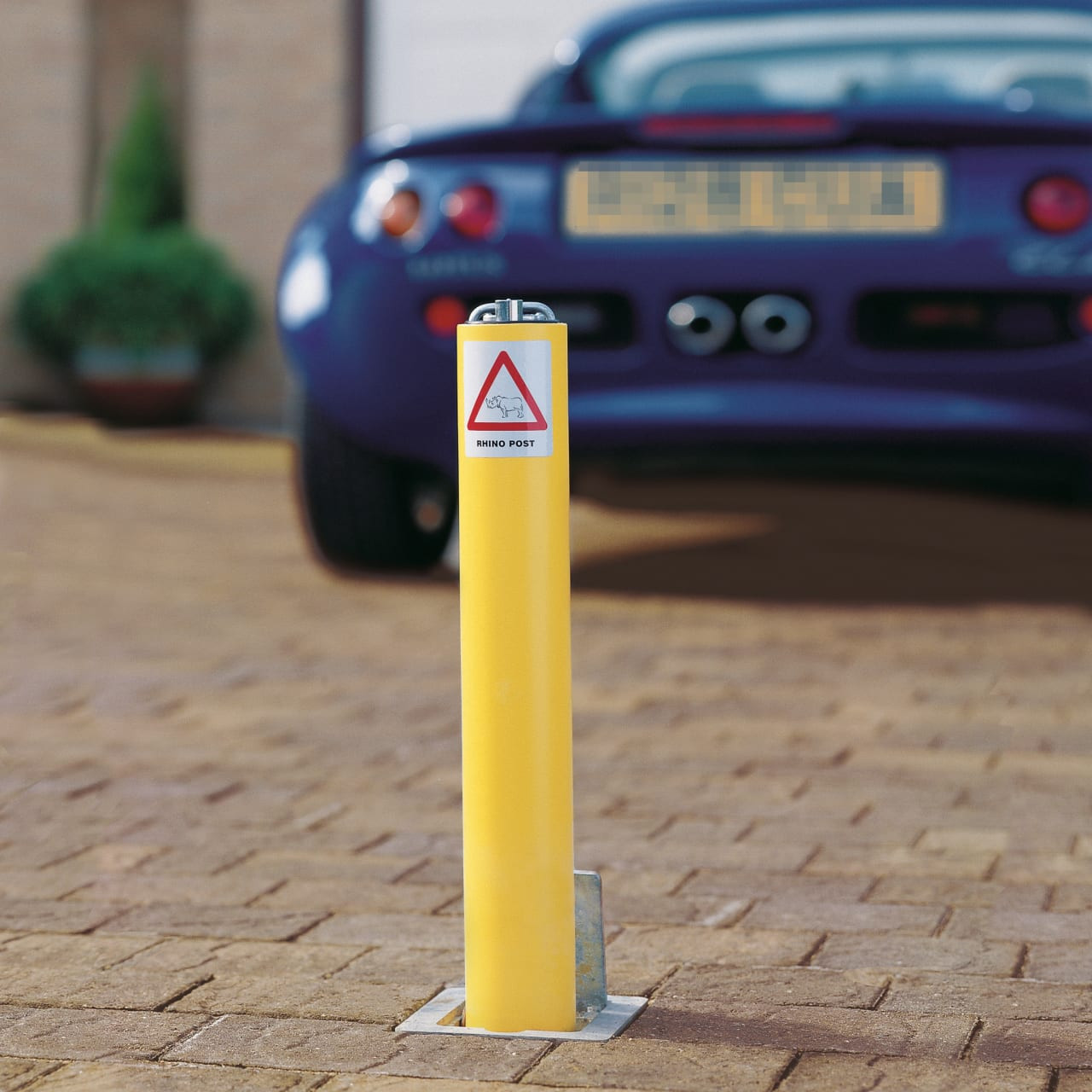 Photograph of Driveway Security Post Telescopic Post Yellow