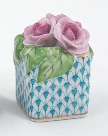Herend Exhibition Roses in Vase | Turquoise Herend Exhibition Roses in Vase | Turquoise
