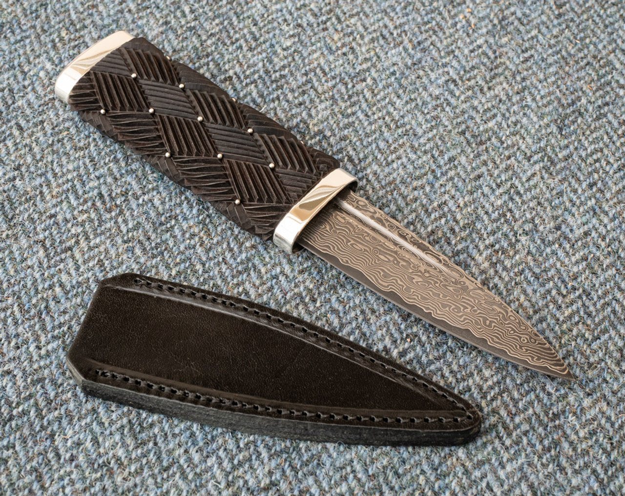 Sgian Dubh in African Blackwood / Amethyst / Silver / Damascus (SGFJ11)
