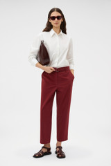 Profile view of model wearing the Oroton Wren Poplin Shirt in Antique White and 100% cotton fabric for Women . IP:6