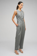 Profile view of model wearing the Oroton Tapered Pleat Pant in Graphite and 100% Wool for Women . IP:4