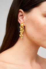 Profile view of model wearing the Oroton Flora Drop Earrings in Worn Gold/Pearl and Ivory Glass Pearl for Women . IP:2