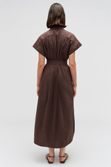 Profile view of model wearing the Oroton Rae Gathered Dress in Chocolate and 100% cotton for Women . IP:5