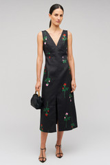 Profile view of model wearing the Oroton Rosebud Sheath Dress in Black and 100% linen material for Women . IP:2