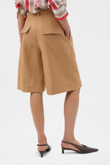 Profile view of model wearing the Oroton Belt Detail Culotte in CAMEL and 100% heavyweight linen fabric for Women . IP:5
