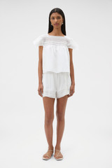 Profile view of model wearing the Oroton Lace Trim Top in White and 100% ramie fabric for Women . IP:6