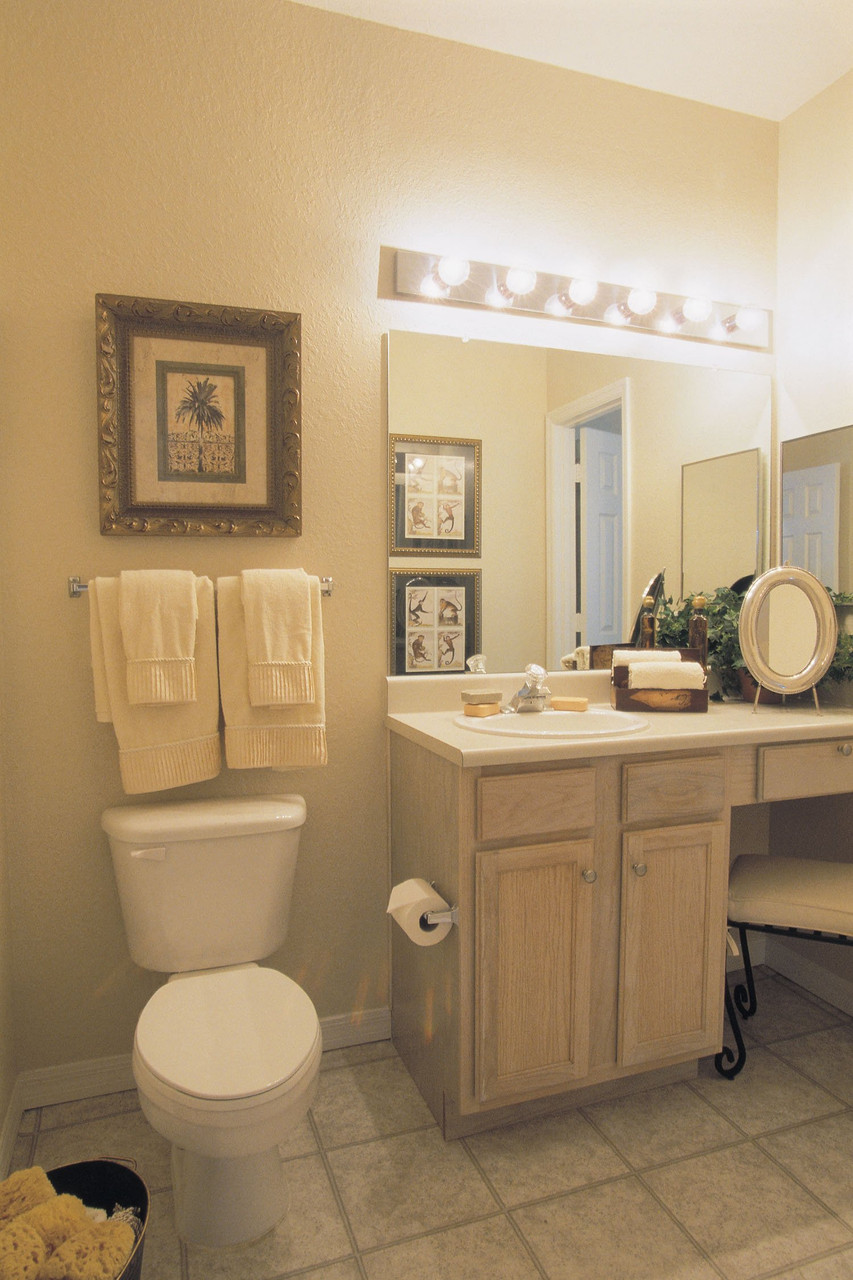 (case of 6 bulbs) GE Lighting 37906 LED G25 Decorative Bulb with Candelabra Base, 5-Watt, Soft White, Dimmable, 350 lumens 