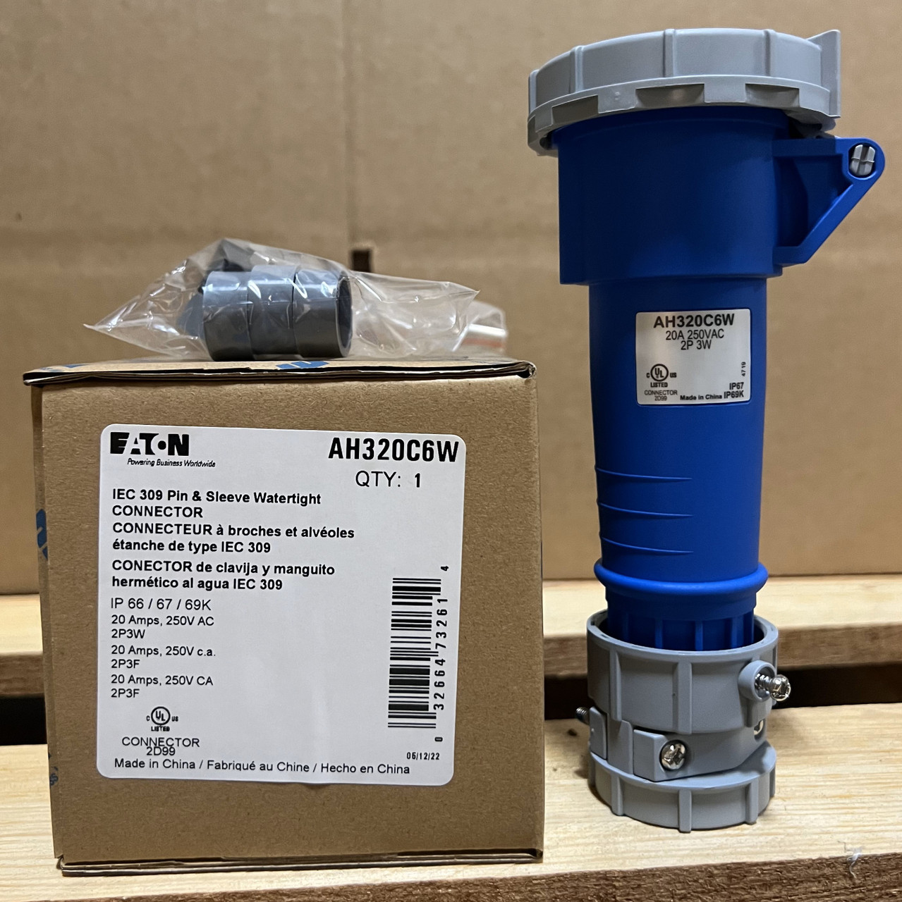 (case of 4) Eaton AH320C6W Pin&Sleeve Connector, 20A, 250V, 2 pole 3 wire, grounding,  Blue, Extra Heavy-Duty, IP69K, AH320C6W