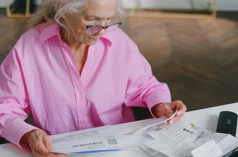 When and Why Seniors Should Hand Over Control of Their Finances