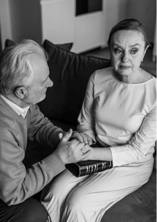Helping Seniors Handle Grief: Compassionate Support & Practical Tips Helping Seniors Handle Grief: Compassionate Support & Practical Tips