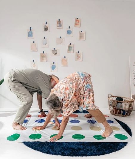 The Positive Impact of Entertainment on Seniors’ Health and Happiness