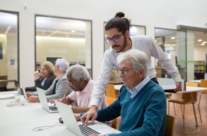 Teaching Technology to Seniors: A Step-by-Step Guide