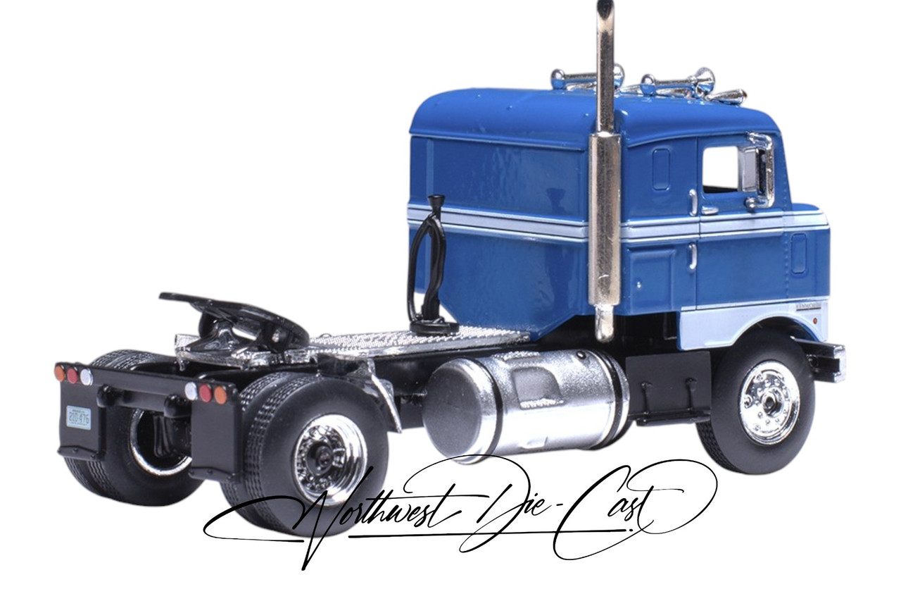 IXO Models 1:64 1950 Kenworth Bullnose Semi Truck Gulf – Blue