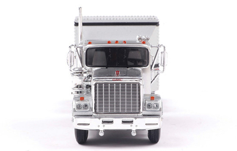 IXO - 1:64 - Red & White 1976 Kenworth K100 Aerodyne Cab