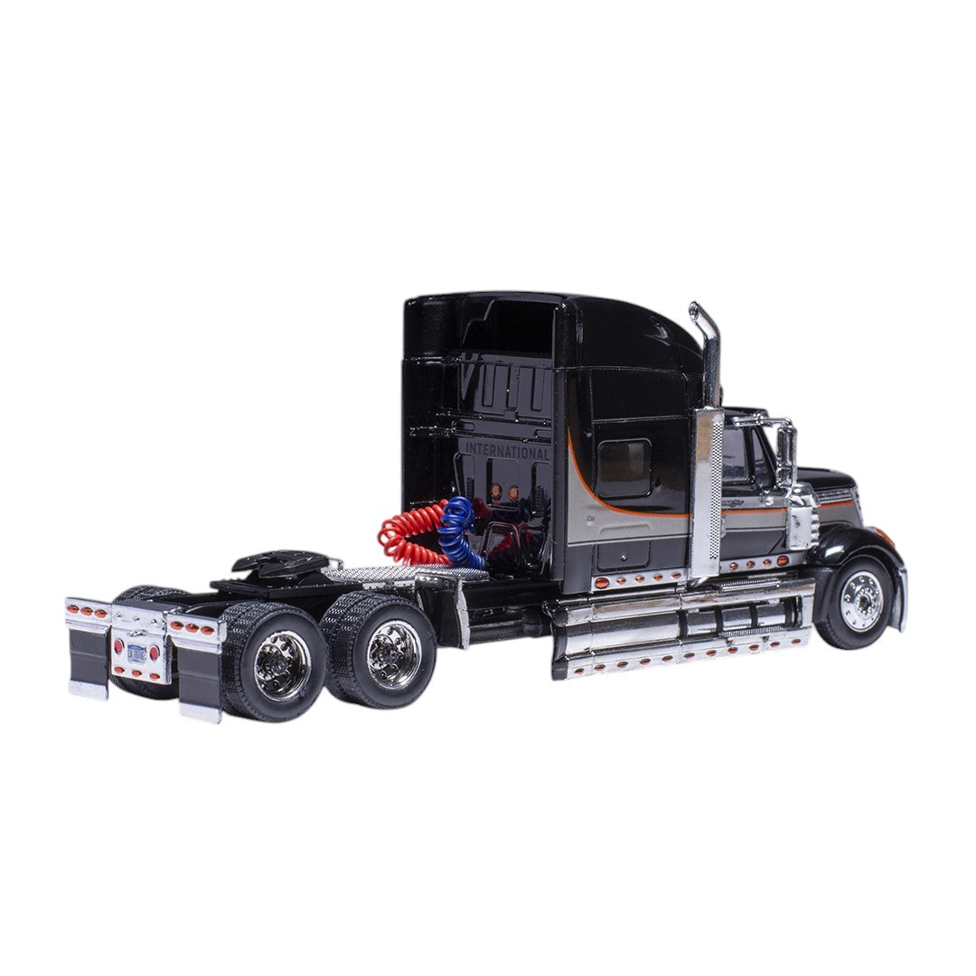 IXO - Blue & White 1978 Ford LTL-9000,