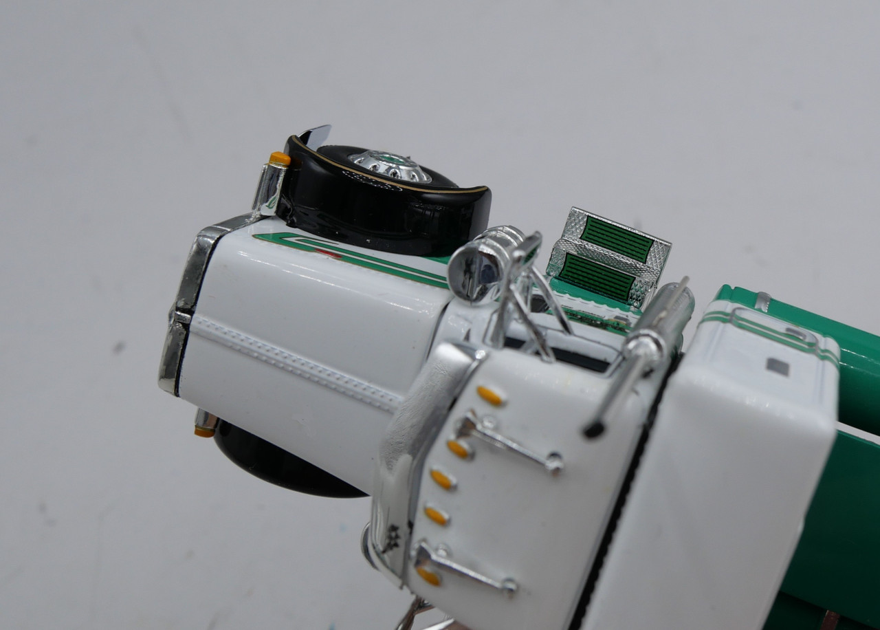 DCP 60-2158 - VanDyke  Peterbilt Model 379 with 36" Sleeper and Quad-Axle Curtain-Side Trailer