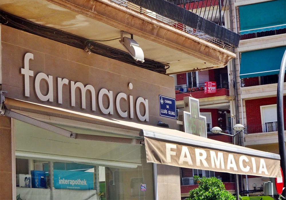 Interior de Farmacia Carmen Ortiz en Benacazón (Sevilla)