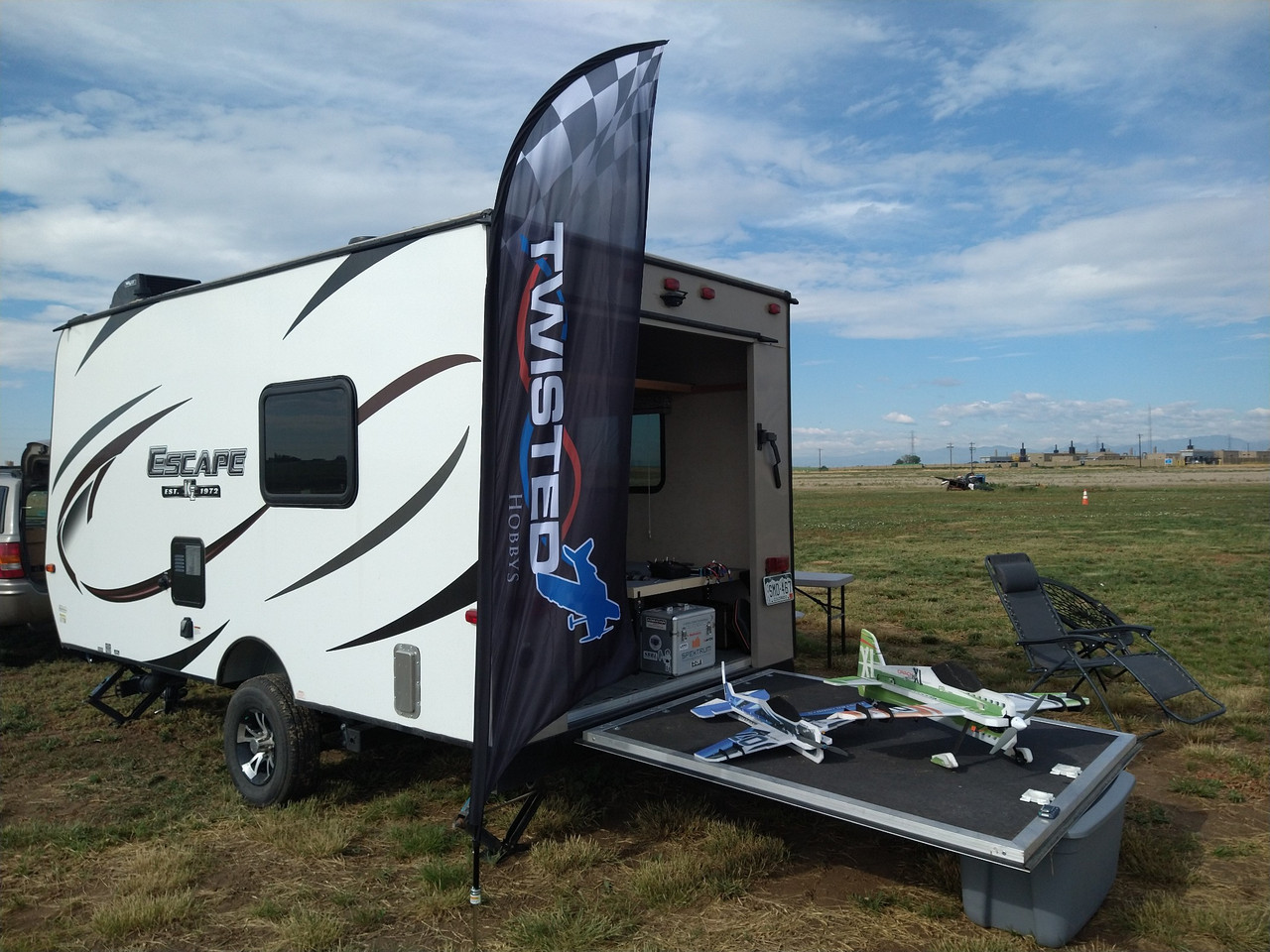 Twisted Hobby Field Flag w/ Company Logo (flag only)