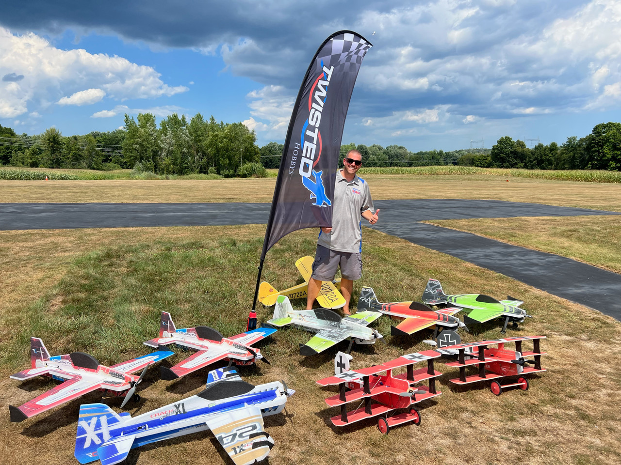 Twisted Hobby Field Flag w/ Company Logo (flag only)