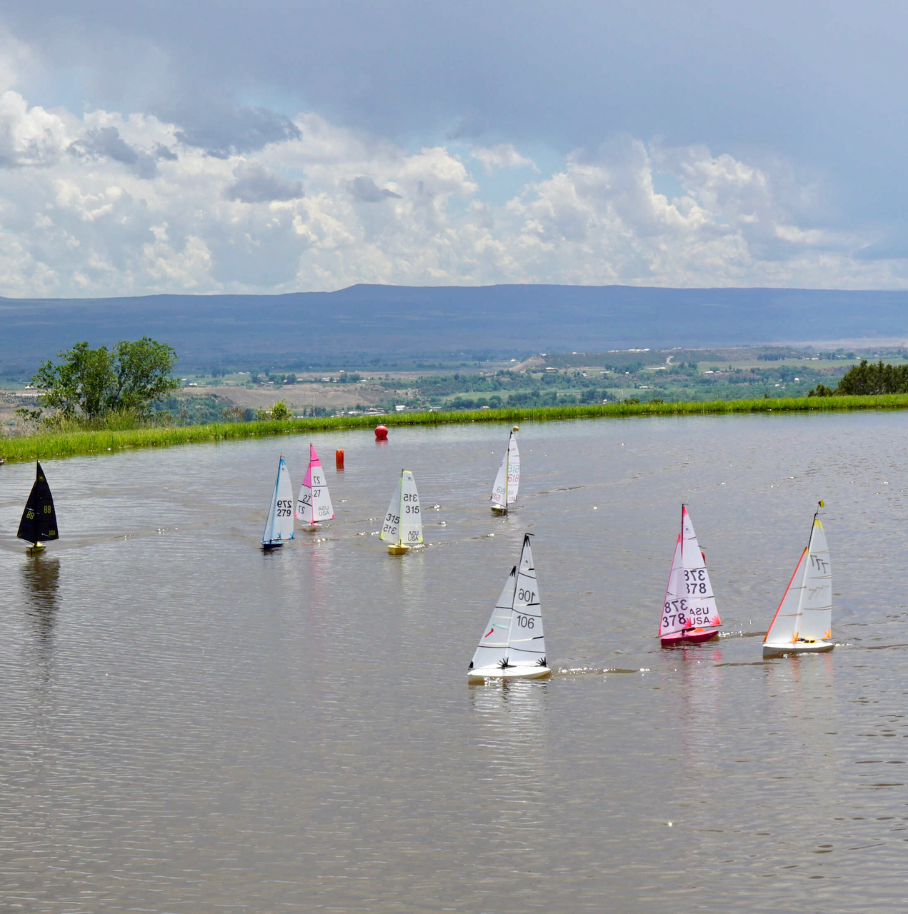 Hacker Models 21"Micro Magic Sailboat  RTR+  w/ Servos
