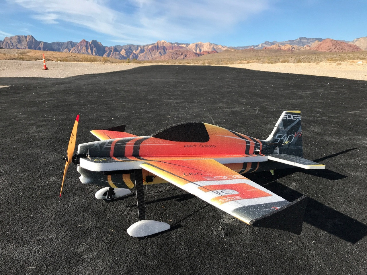 即日発送★ラジコン電動飛行機EPP Edge 540 V3XL メカ付[未組立] Twisted Hobbys 42