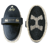 Larger brush with strong material mix to create robust bristles for high quality cleaning. The bristle border is longer for optimum cleaning results. The guarantee for a shiny coat.