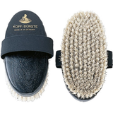 The sensitive areas of the horse's head need a special brush. This head brush is particularly suitable for this. Their handy shape and the soft horsehair pamper the horse's head and ensure care and shine. Head brush made of a mixture of very soft, white horsehair.