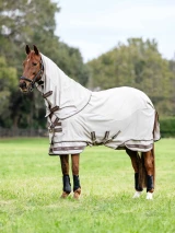 Tackle seasonal change with the perfect transitional rug.

The lightweight 450D ripstop upper has UPF50+ protection, blocking 98% of the sun's rays to protect against UV rays while providing a light layer of warmth over key muscle groups on colder days.

The breathable micro-mesh lower section defends against flies and insects and promotes airflow.

As you'd expect from our Arika Collection rugs, a 45° angled T-bar front closure combines with our patented two-part skirt for freedom of movement across the shoulder.

A detachable neck included for extra cover and comfort.