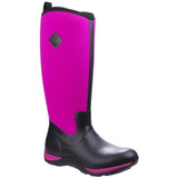 The Arctic Adventure winter boot is a welly with a difference. Designed to keep even the most experienced explorer's feet warm in extreme temperatures. These cosy fleece-lined wellingtons have the signature Muck Boot neoprene stretch-fit; keeping warm air in and cold air out whilst helping the boot stay snug to your calves. The lightweight EVA midsole and rubber outsole are a perfect combination of comfort and traction.