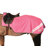 Keep your horse warm and visible with this fantastic fleece-lined exercise sheet. Perfectly shaped to keep the hindquarters protected from the elements and complete with a tail flap to ensure excellent visibility from behind. It features reflective piping around the edges and a double reflective strip on both sides that also appears across the tail flap, so you are sure to be seen from a distance! This exercise sheet is cut away to fit snugly around the saddle and is shaped around the front to enable the rider's leg to sit close to the horse's side. With touch tape fastenings around the front of the saddle to keep the exercise sheet nice and secure.