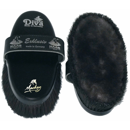 The HAAS Diva Exclusiv is the ultimate soft finishing brush with a lambswool buffing pad surrounded with an outer border of soft horsehair to give the brush structure.

This finishing brush is perfect to use as a final buff and pamper to give a high gloss shine.

Pure luxury and especially good for sensitive horses.