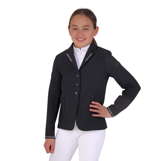 The Aubrion Optima young rider jacket is created for elite competition performance using modern design technology, innovative fabrics, and championship ready styling. Elegant tailoring creates a sleek fit, the hidden front zip fastening and two deep vents at the back keep a shape enhancing silhouette in or out of the saddle. Breathable temperature regulating fabrics offer excellent moisture management. In-motion stretch performance allows movement without restriction and maintains a polished, competition-ready look. The sleek LX design streamlines detail to draw attention to its standout feature: eye-catching iridescent diamante chains, interlinked and set along the lapel and cuffs for a sophisticated, radiant finish. An Aubrion logo on the left sleeve adds a subtle nod to elevated equestrian design.