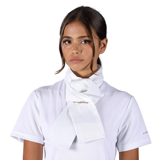 Satin brocade features gold or silver thread detail giving the Aubrion ready tied stock an elegant look. The stock needs no knotting; simply secure around the neck, shape the stock, pin and go.