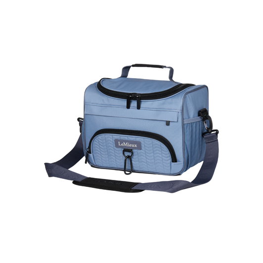This convenient and lightweight grooming bag is designed to go everywhere with you.With a big, easy access top zip, ProKit Lite offers numerous zipped compartments, including a mesh side pocket on the newer colours, for your tools and equipment.It comes with a grab handle and adjustable shoulder strap for easy carrying. Easy to wipe clean, this bag is ideal for travel, around the yard or storing your grooming kit until you need it.Brushes sold separately.