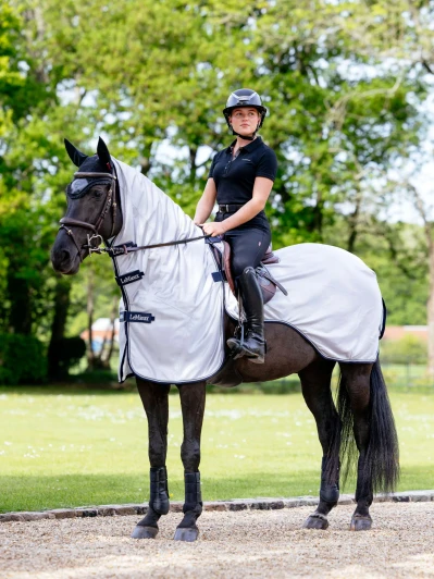 Ride out with full body fly protection from this lightweight mesh fly exercise sheet adapted to wearing with tack. A saddle cutout and detachable neck and shoulder protection lend practicality for riders, while a handy loop to attach the neck to the bridle will prevent movement or flapping.

The shoulder and mane are lined to enhance comfort and shine on the coat. A soft detachable fillet cord keeps the rear end secure, with a long tail flap to ward off flies as you ride.