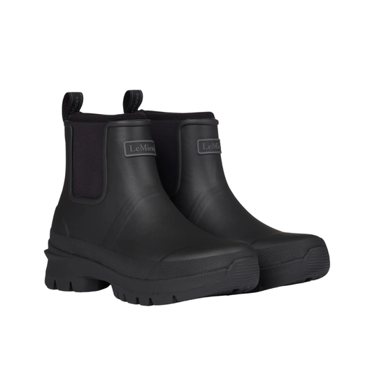 Go everywhere life takes you in these low profile chelsea-style wellies, made for endurance, waterproofness and extended wear. The rugged enhanced rubber outsole features high traction lugs and tread for outstanding grip, even in mud.

Inside, there's a cushioned neoprene lining for zero water and dirt entry to keep your ankles cosy. You'll find they're super comfortable for walking, thanks to the ergonomic contoured footbed, with perspiration-controlling breathable airflow.

An antimicrobial odour-neutralising insock means no smelly wellies - and a heel kick and tactile tab aids putting on and taking off.

If between sizes, we recommend you size down.