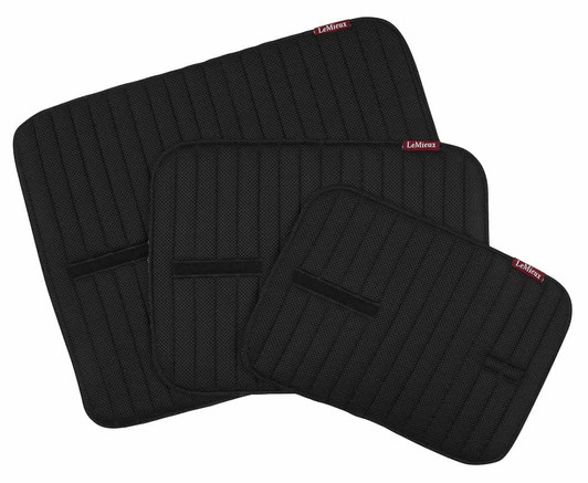 Memory foam filIing provides ideal support under any stable or exercise bandage.

These breathable pads have a soft towelling flannel lining to wick away heat & sweat and dry wet legs. 

Each pad has handy Velcro tabs to hold in place for easy bandaging. 

Available Black, White and Navy (Pair)