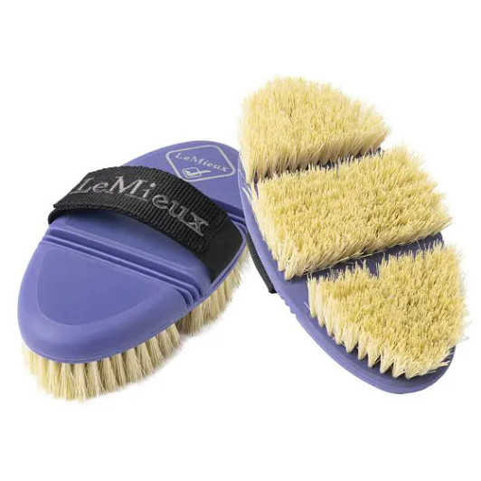 Coarser bristles on the LeMieux Flexi Scrubbing Brush make getting tough dirt and stains out a breeze. The flexible shape means you can reach over almost every part of the horse’s body, even cleaning those hard to get at places

The ergonomic shape fits into the hand perfectly which reduces wrist strain and gripping effort on the brush.