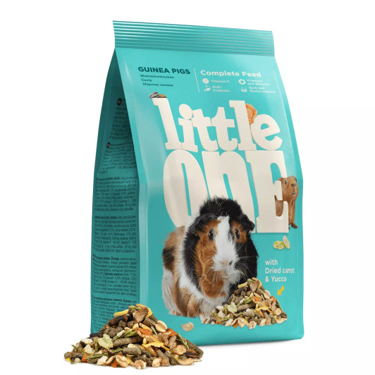 Feed for guinea pigs with grass pellets, various puffed ingredients and flakes, dried vegetables, carob and sunflower seeds.