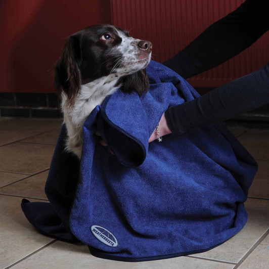 The WeatherBeeta Dog Towel is made from a lightweight hydrophilic fleece that is super absorbent and quick drying making it perfect to rub your dog down after a walk or bath. Small length is 49 cm, width is 49 cm. Large length is 174 cm, width is 79 cm.