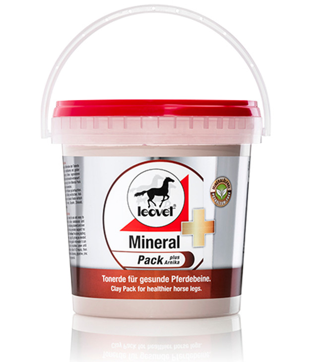 Earth clay makes for healthy horse legs. 

This special combination of clay and arnica is highly effective. Natural active substances and minerals regenerate, mobilize and activate, for deep effect.  Mineral Pack is smooth, soft and really easy to apply. Upon drying, the crust mostly falls off on its own. Any remaining residue can easily be brushed away.