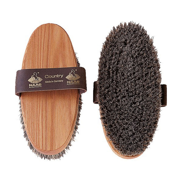 Only pure, natural Bristles are used in the Manufacture of this environmentally friendly Brush. The oiled wooden Back and the strong natural Bristles give this Grooming Brush great cleaning Power.