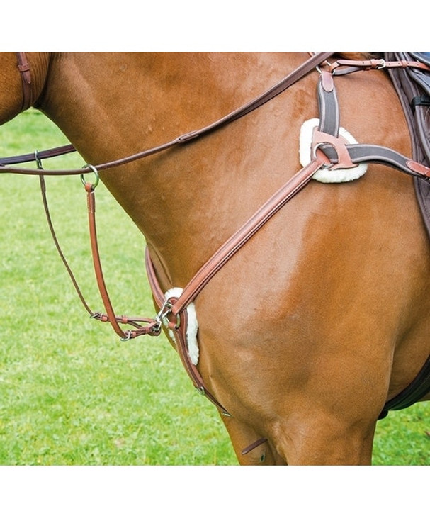 A great looking five point breastplate featuring soft leather covered padding, removable sheepskin pads and elastic inserts to make it as comfortable as possible for the horse. Distinctive feature stitching details, detachable running martingale attachment and stainless steel fittings. Replacement sheepskin pads available separately. Soft and supple, Avignon leatherwork exudes timeless style. Naked finish allows oil or conditioner to be absorbed. Vegetable tanned leather for a more sustainable finish.