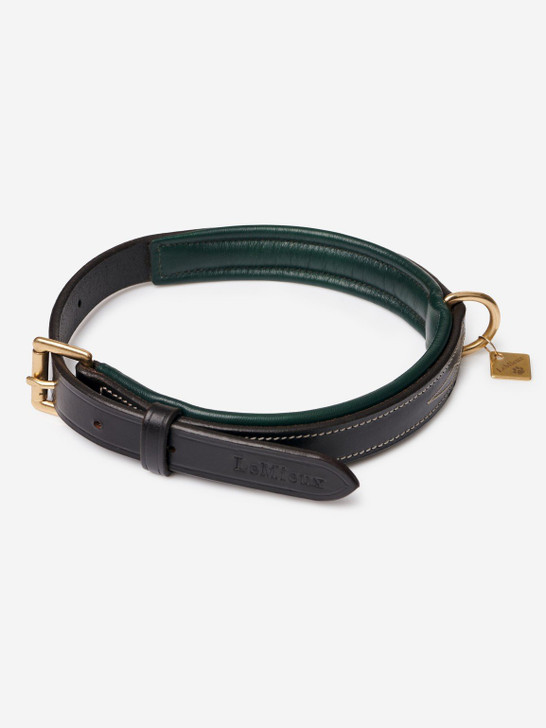 Beautifully crafted soft padded leather collar with solid metal fittings, elegant stitch details and flexible leather outer. The D-ring sits in the middle of the collar for easy lead attachment away from the metal buckle.

Matches perfectly with the Windsor Lead.
