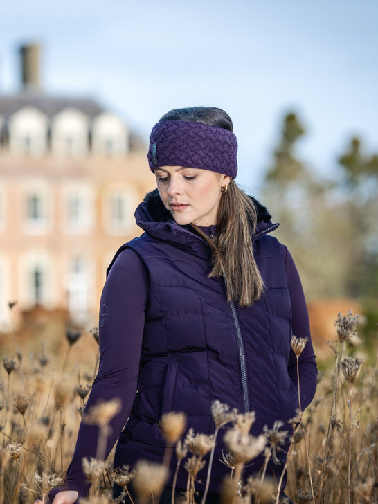 A stylish addition to your winter accessories, the LeMieux Cable Knit Headband is made with a subtle cable knit pattern and embossed PU leather LeMieux branding.
 

Lined with a super soft micro fleece for extra warmth and comfort.
 

Slight elasticity for a secure, snug fit