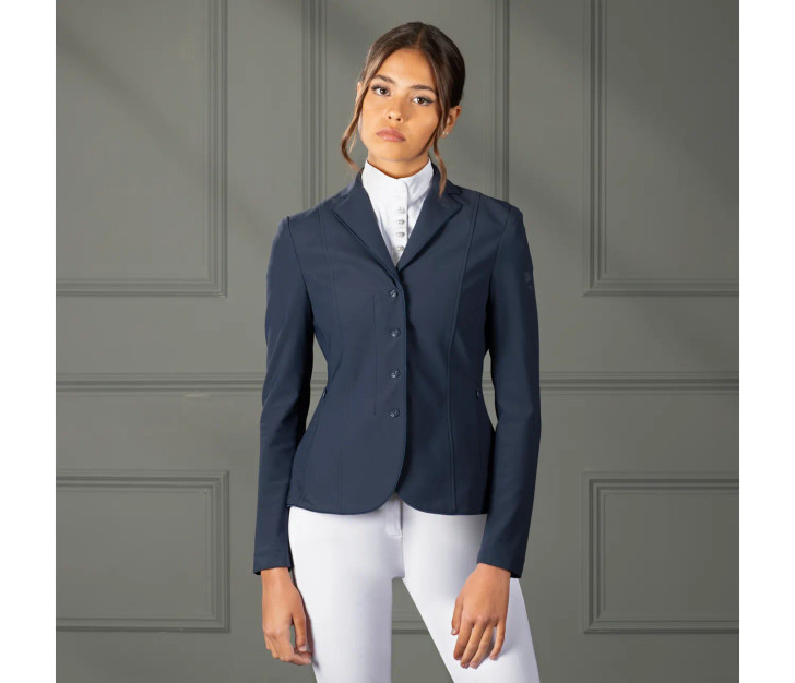 Minimalistic but full of elegant features, the Aubrion Stafford show jacket has a modern saddle-skimming length and a slim contour shape. Satin is piped around the jacket edge for definition, cuffs are zipped for an immaculate silhouette. Multiway flex-fit fabric and unlined sleeves give the competitive rider total freedom and a sleek look. Perforated side and under arm panels look stylish and offer targeted ventilation, fabric is quick drying and breathable. Style detail: sport active fit, satin piping detail, flattering zip fastening with self-colour embossed press studs, zipped cuffs, satin body lining, hidden zip side pockets, rear double vents, Aubrion prints.