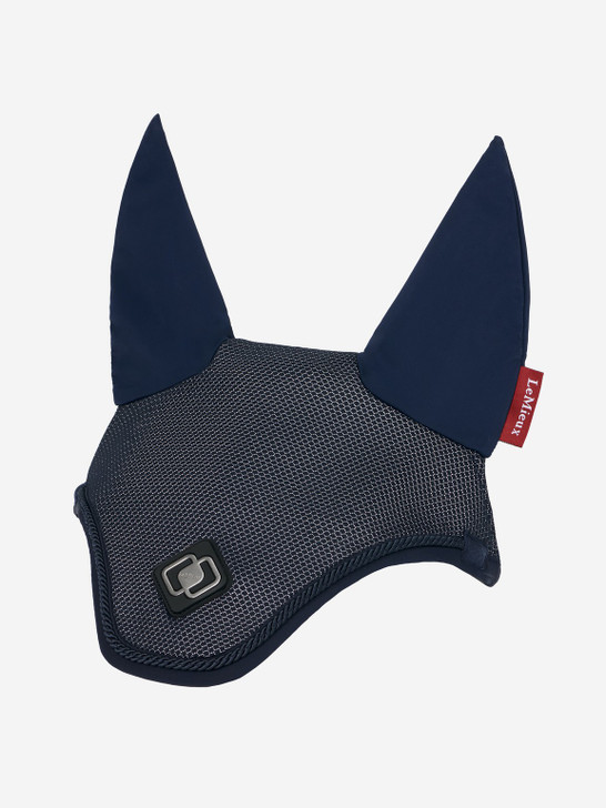 The hundreds of individual cells that make up the 3D mesh each contain four perforations for the rapid dissipation of heat, enhancing air flow and the wicking effect across the whole surface area of the fly hood.

The deeper section behind the ears gives a secure fit and accommodates for the wider head pieces seen on the more anatomical style bridles. The soft Lycra ear and  ergonomical, low profile shape around the ears provide ultimate comfort.