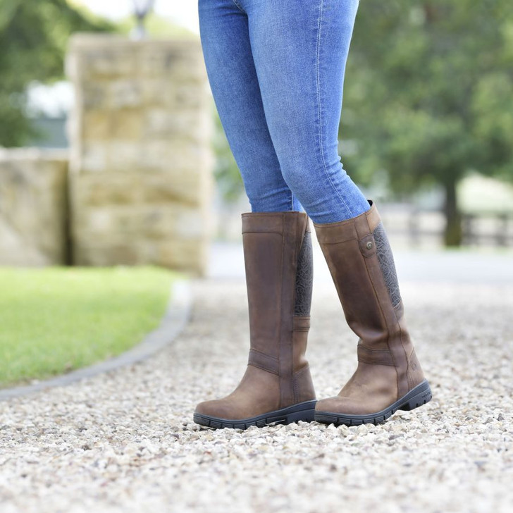 The Dublin Barrow Boots are breathable country boots for all day comfort and a waterproof booty lining to keep your feet and ankles dry. Moisture-wicking RCS footbed system with heel, arch support and double cushioning layer for great comfort. The Positive Traction Grip (PTG) outer sole provides excellent grip. The embossed detailing on the rear of the boots add a fashionable touch. Due to leather being a natural product, the colour may vary from that shown. Available in regular fit.