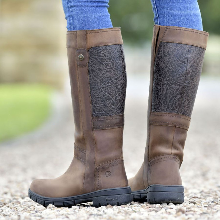 The Dublin Barrow Boots are breathable country boots for all day comfort and a waterproof booty lining to keep your feet and ankles dry. Moisture-wicking RCS footbed system with heel, arch support and double cushioning layer for great comfort. The Positive Traction Grip (PTG) outer sole provides excellent grip. The embossed detailing on the rear of the boots add a fashionable touch. Due to leather being a natural product, the colour may vary from that shown. Available in regular fit.